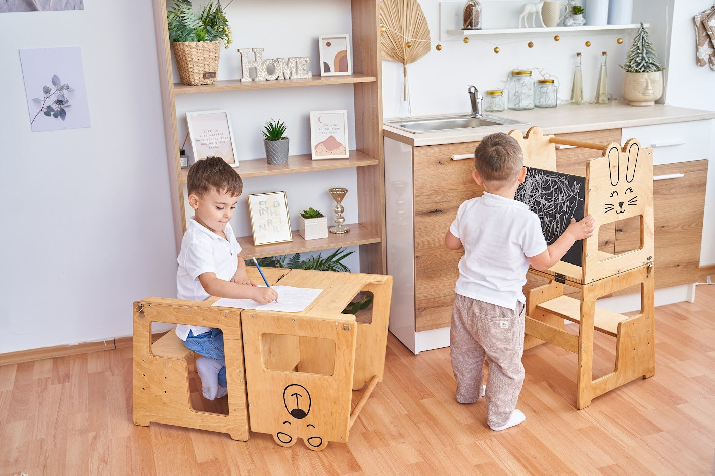 Der 3 in 1: Küchenturm, Tisch & Stuhl All-in-One (Bär)